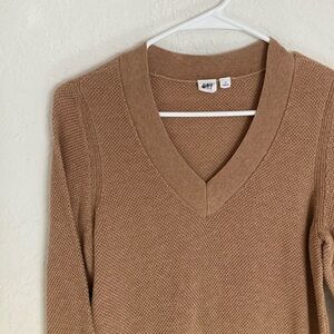 Gap tan sweater